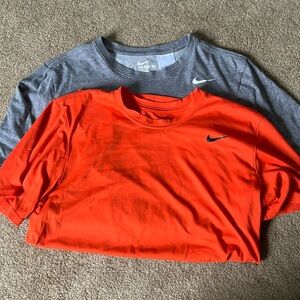 Lot of 2 Mens Nike t shirts